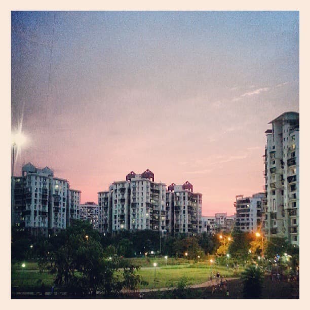 Parks, buildings and sunset. #park #sunset #cityscapes